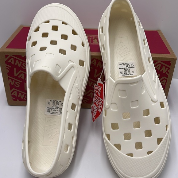 Vans Men’s Slip-On Trk
Marshmallow
VN0A5HF8FS8
Sneakers - Picture 12 of 16